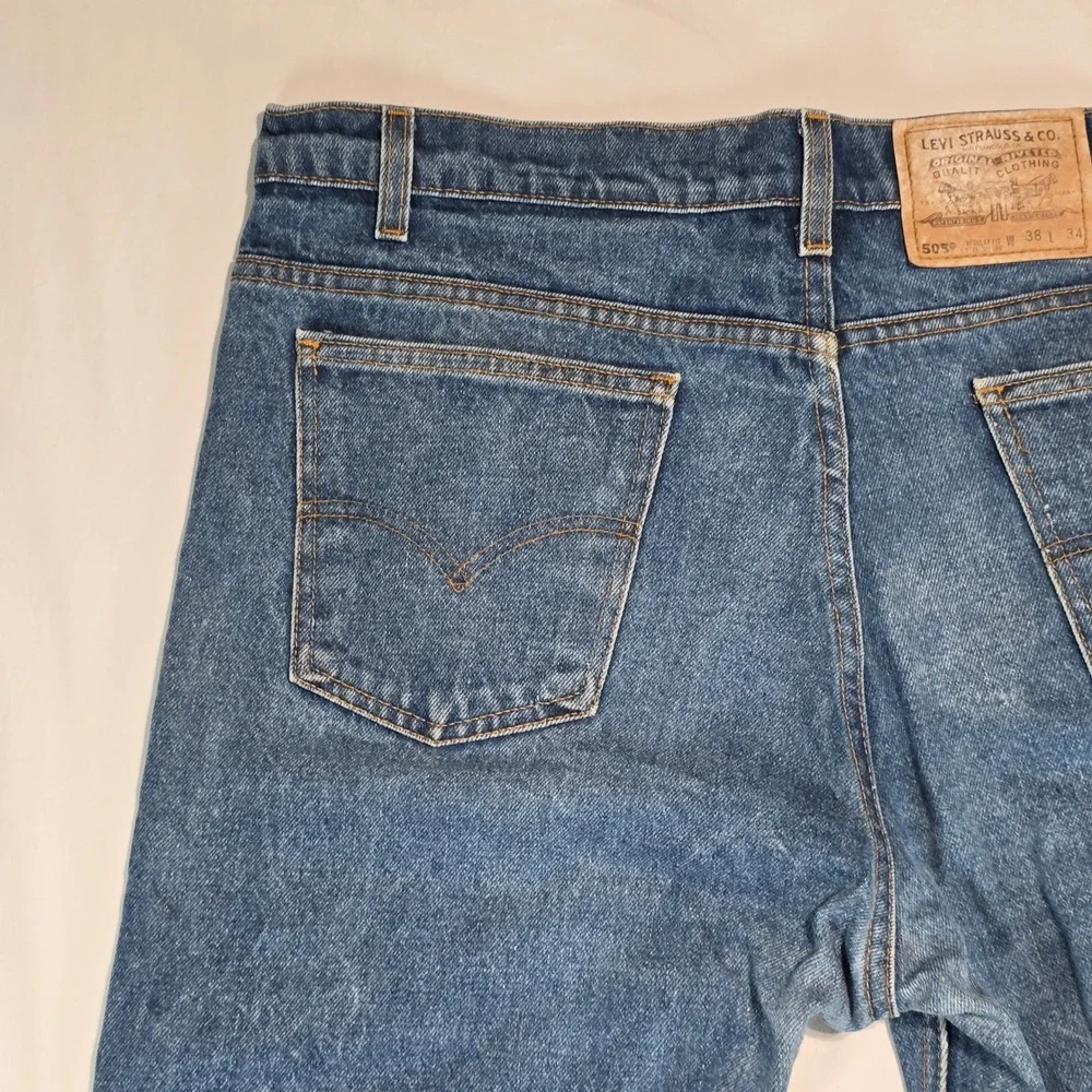 Vintage Levis 505 Mens Straight Leg Jeans Medium Wash Blue Denim 37x32‎ Zip Fly